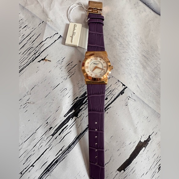 NIB SALVATORE FERRAGAMO PURPLE LEATHER 8 VS G DIAMOND MOTHER OF PEARL WATCH 32MM - Picture 4 of 16